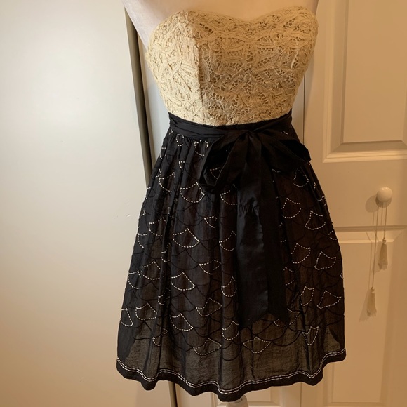 Meadow Rue Anthropologie Lace Embroidered Dress - Picture 3 of 6